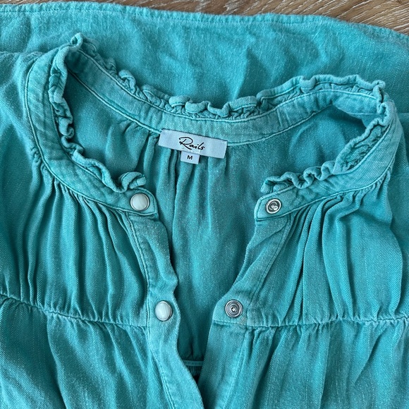 Green Ruffled Button-Up Top - Picture 5 of 5